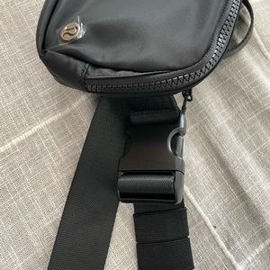 Everywhere belt bag Lululemon with extended strap